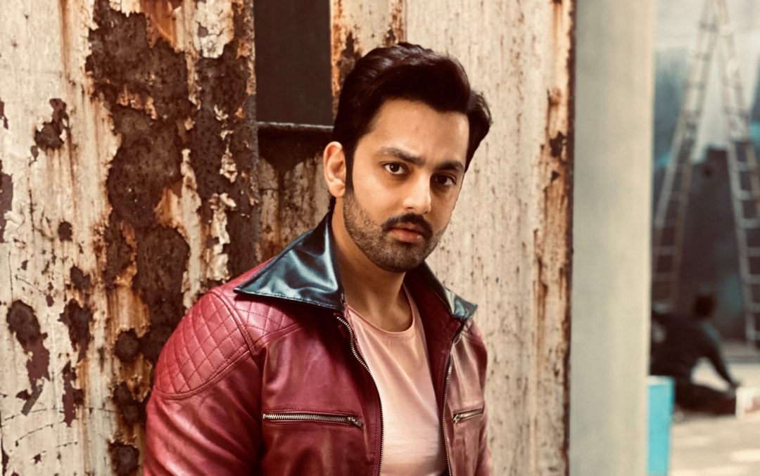 The romantic Retro look of Himansh Kohli!