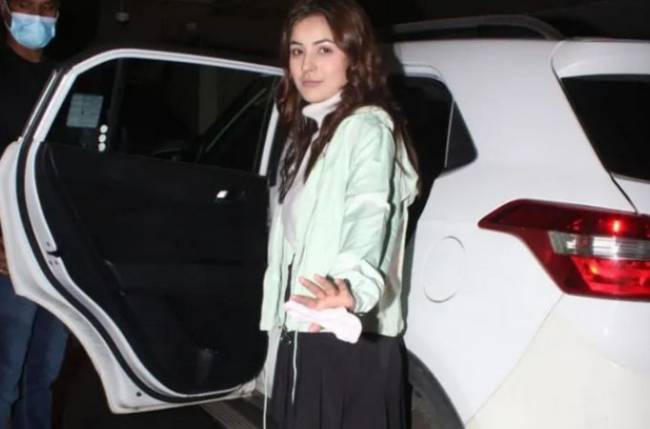 ‘Bigg Boss 13’ Shehnaaz Gill Gets Papped At The Mumbai Airport After Returning Back From Kashmir