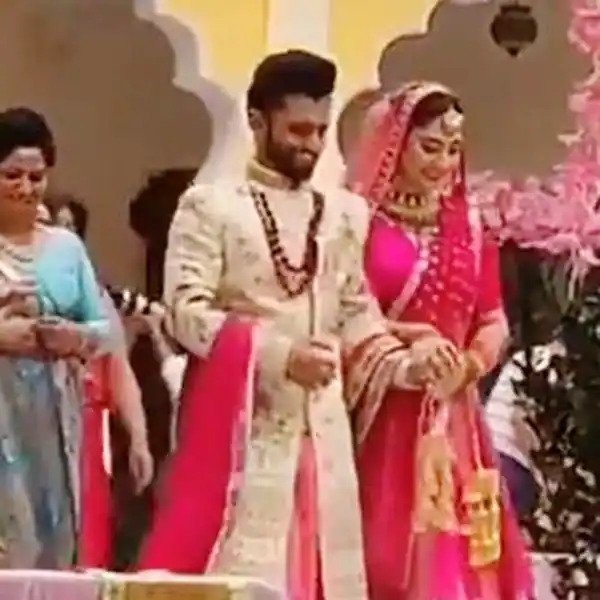 This is why Rahul Vaidya & Disha Parmar are In Wedding Outfits