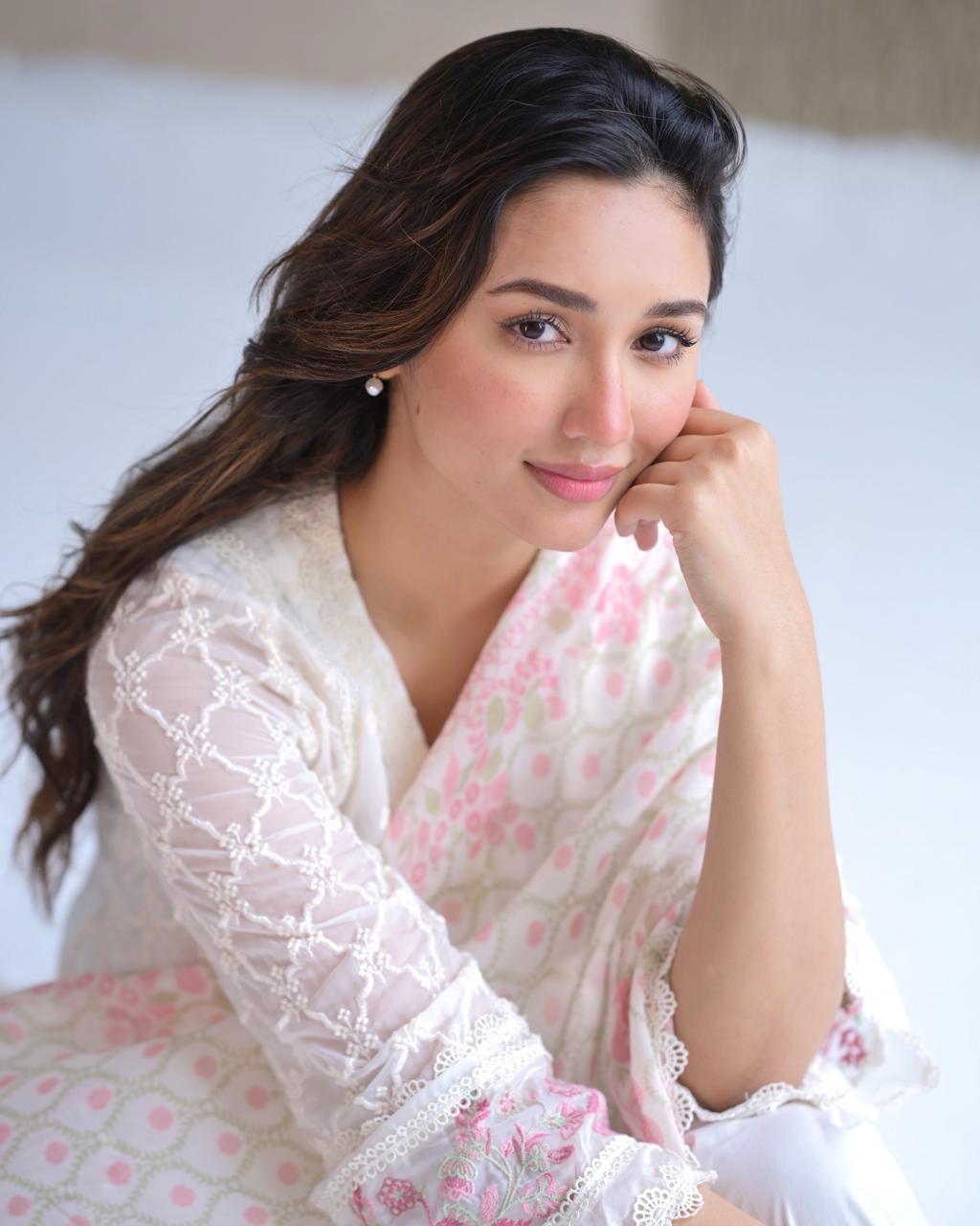 Akanksha Sharma set to rock in 2025 making exciting debuts in Hindi and Telugu Cinema with 4 prestigious films